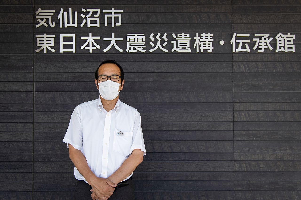 東日本大震災の津波被害と気仙沼港 26120008839 の写真・イラスト素材アマナイメージズ