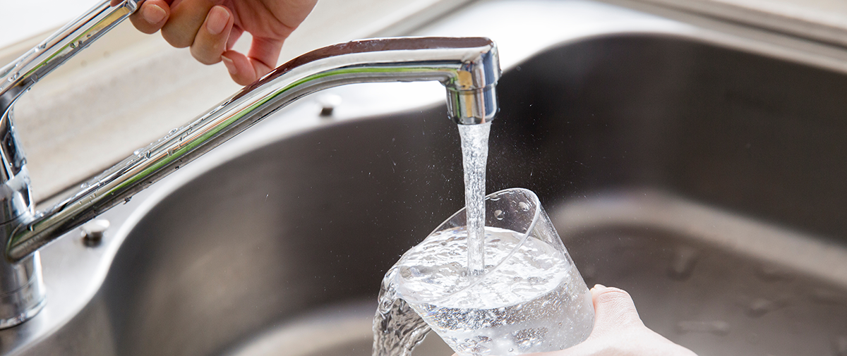 蛇口から汲んだ水道水が爽やかに飲める！ 高精度フィルター採用の「携帯浄水ボトル」で魔法級の美味しさにsoto lover - ソトラバ