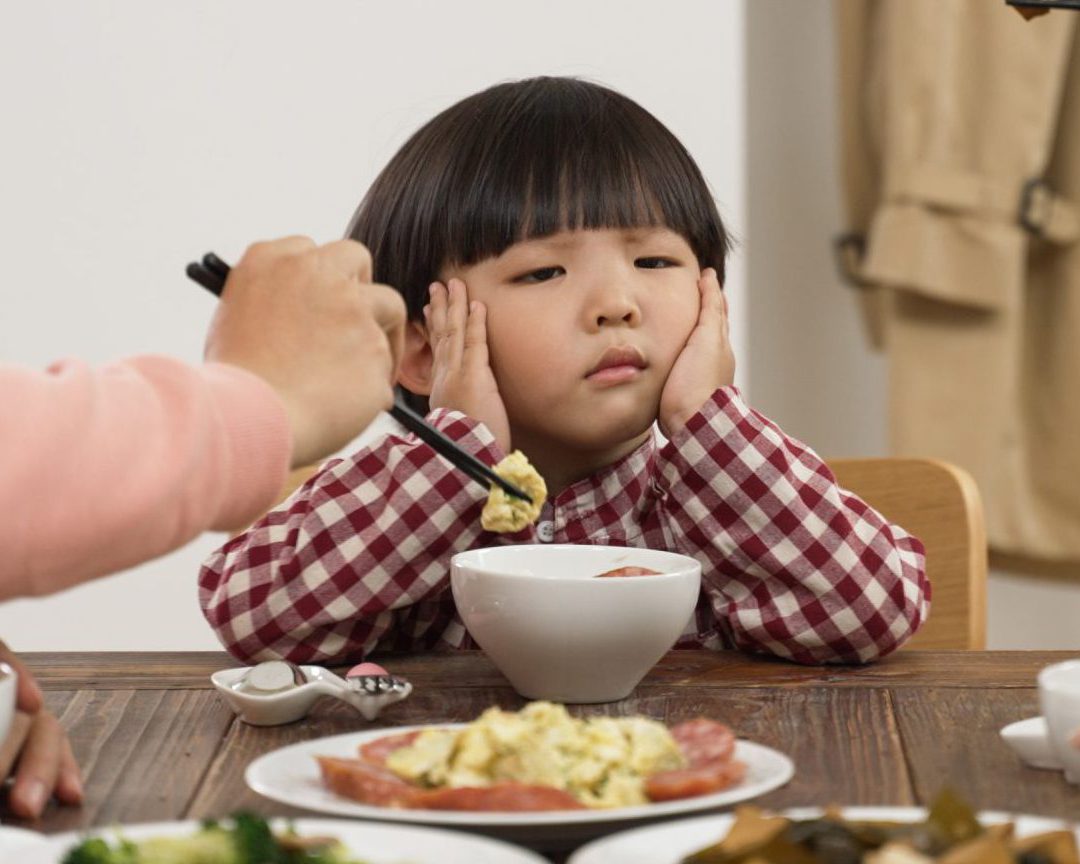 人とご飯だと少食になるのはなぜ？心理的理由と対策まとめ - 探しものお届けブログ
