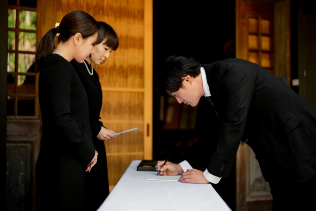 お葬式の髪型どうする？ 基本マナー・ヘアアクセサリー・レングス別セット美的.com