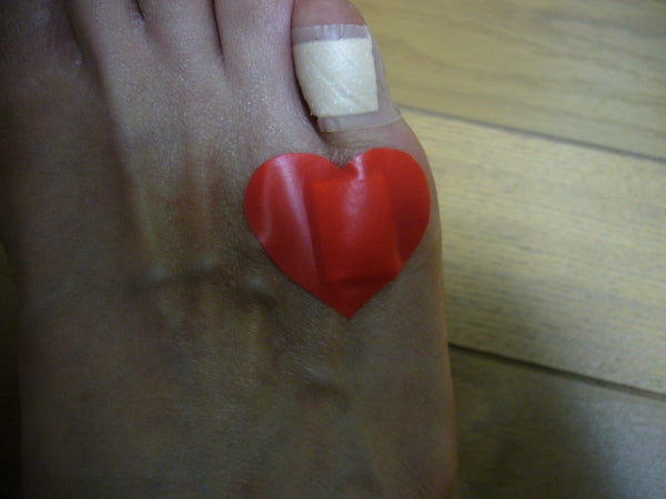 フライングタイガー 「かわいい！」「ずっと愛用してます」不思議の国のアリスみたいな「ハート型の絆創膏」見るたびにテンション上がる〜！ 購入レビュー