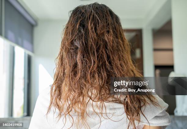 前髪の生え際がチリチリになる原因とは？間違った対処法と直し方を美容師が解説！ - SENJYUプロフェッショナルチーム