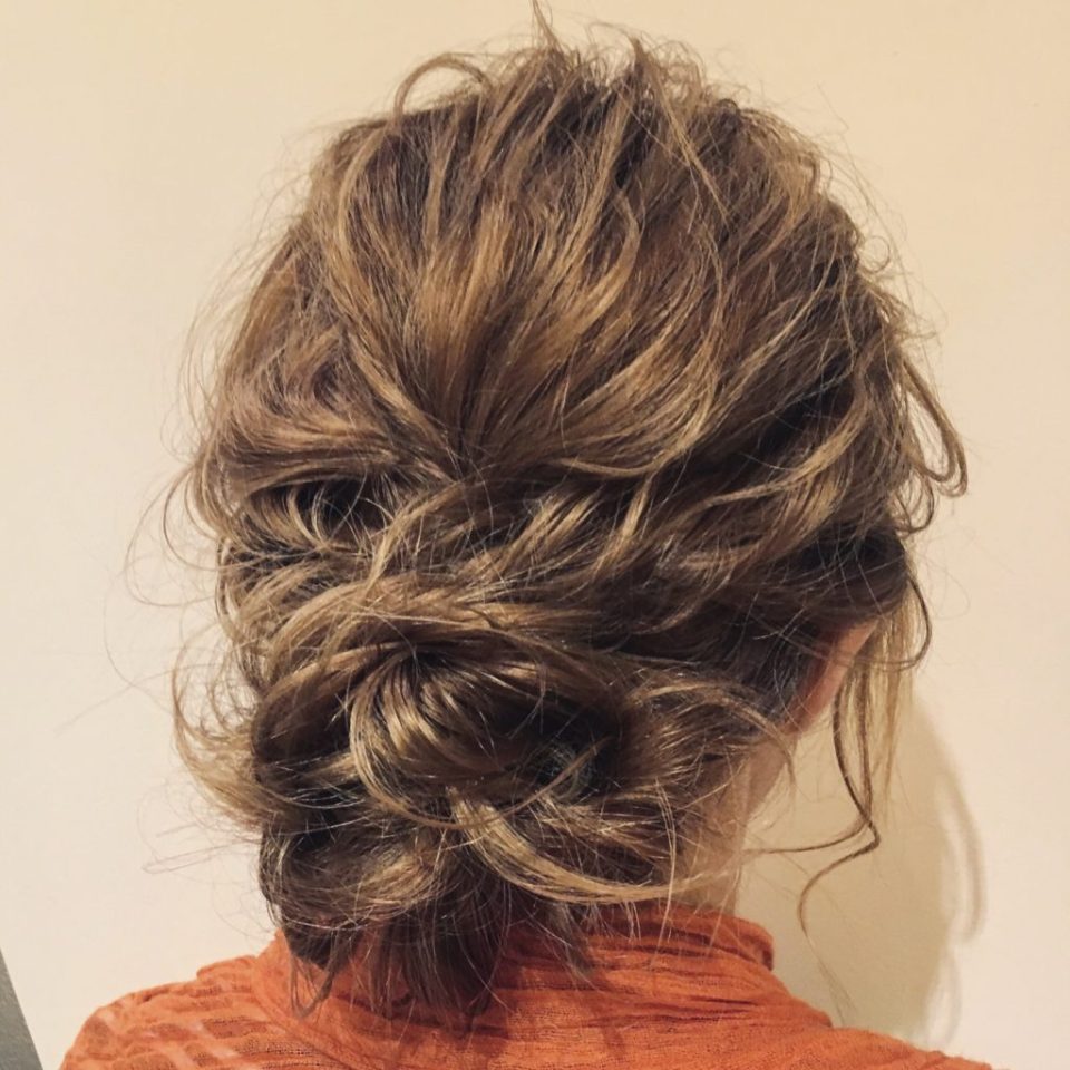 髪の毛が多い人必見のヘアアレンジ術長さ別アレンジ＆簡単まとめ髪を紹介Oggi.jp