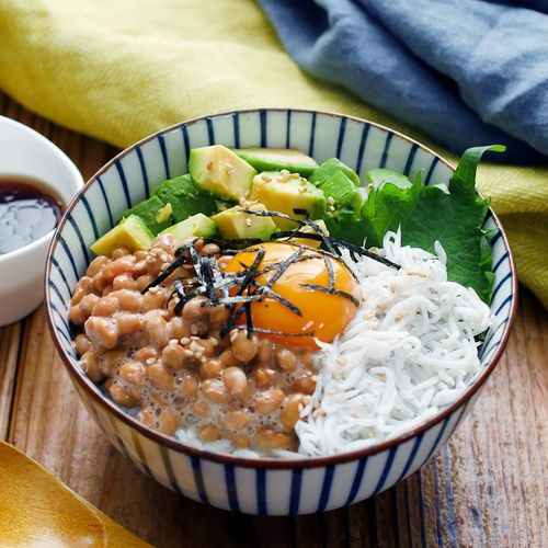 アレンジで豪華に！納豆たまごかけご飯