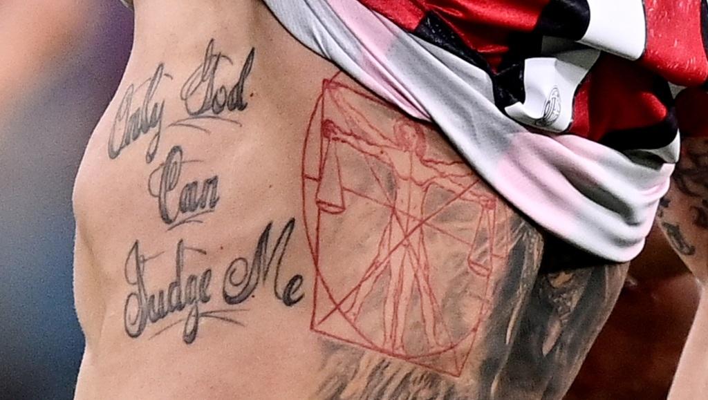 43歳イブラヒモヴィッチ、20年前に彫ったタトゥーをレーザーで除去！痛みに叫ぶ様子も公開 - ライブドアニュース