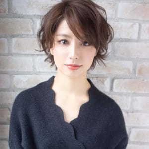 50代に似合う髪色21選 明るさ別のカタログや若く見せるコツ・白髪対策を解説