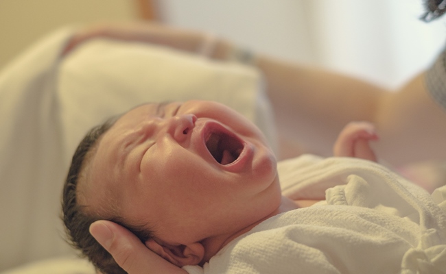 新米ママ必見！新生児が寝ない理由と簡単な寝かしつけ方！エネフィブログ♪