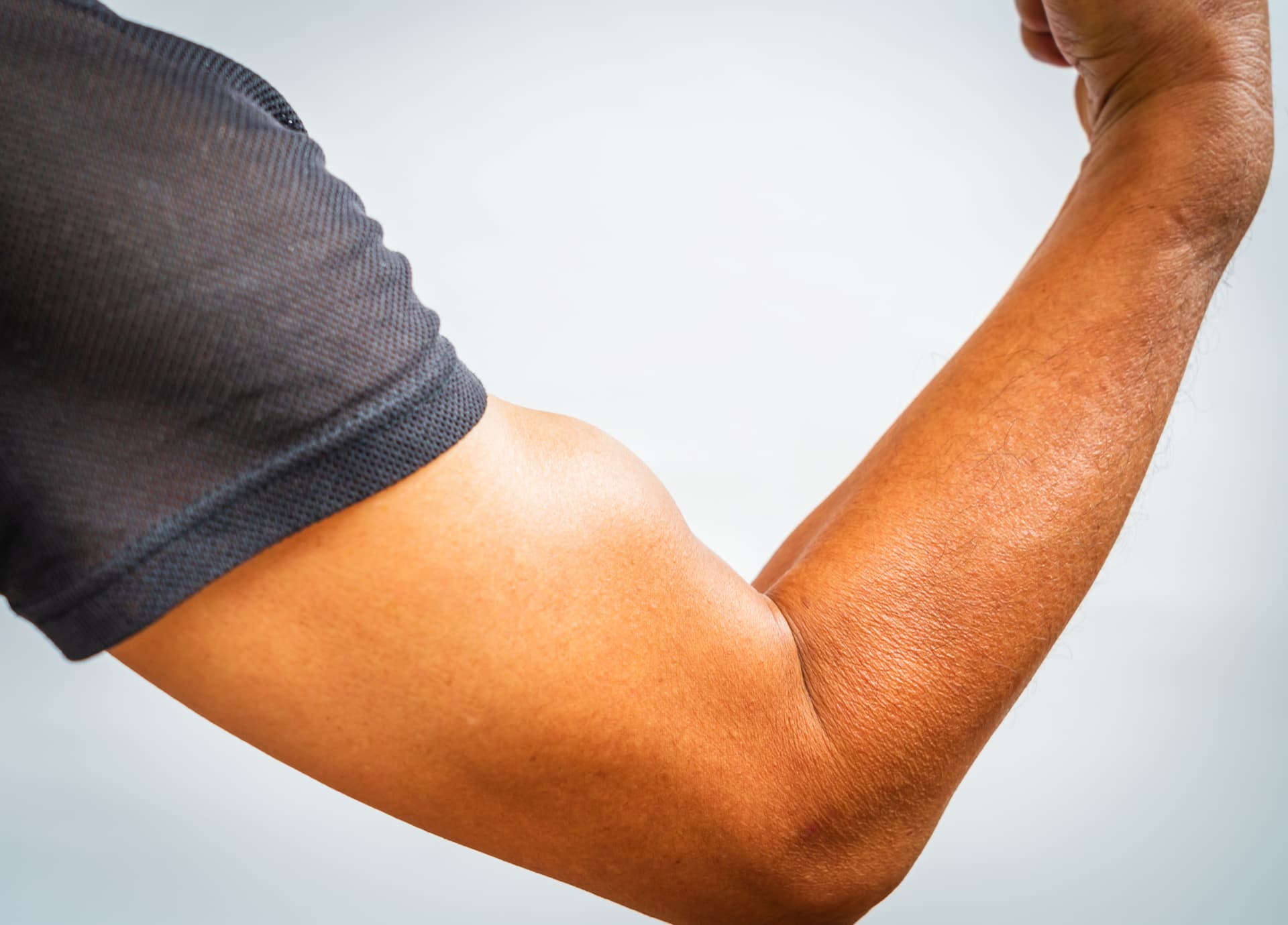 ダンベル不要 屈強な腕まわりはタオルだけで作れる - 日本経済新聞