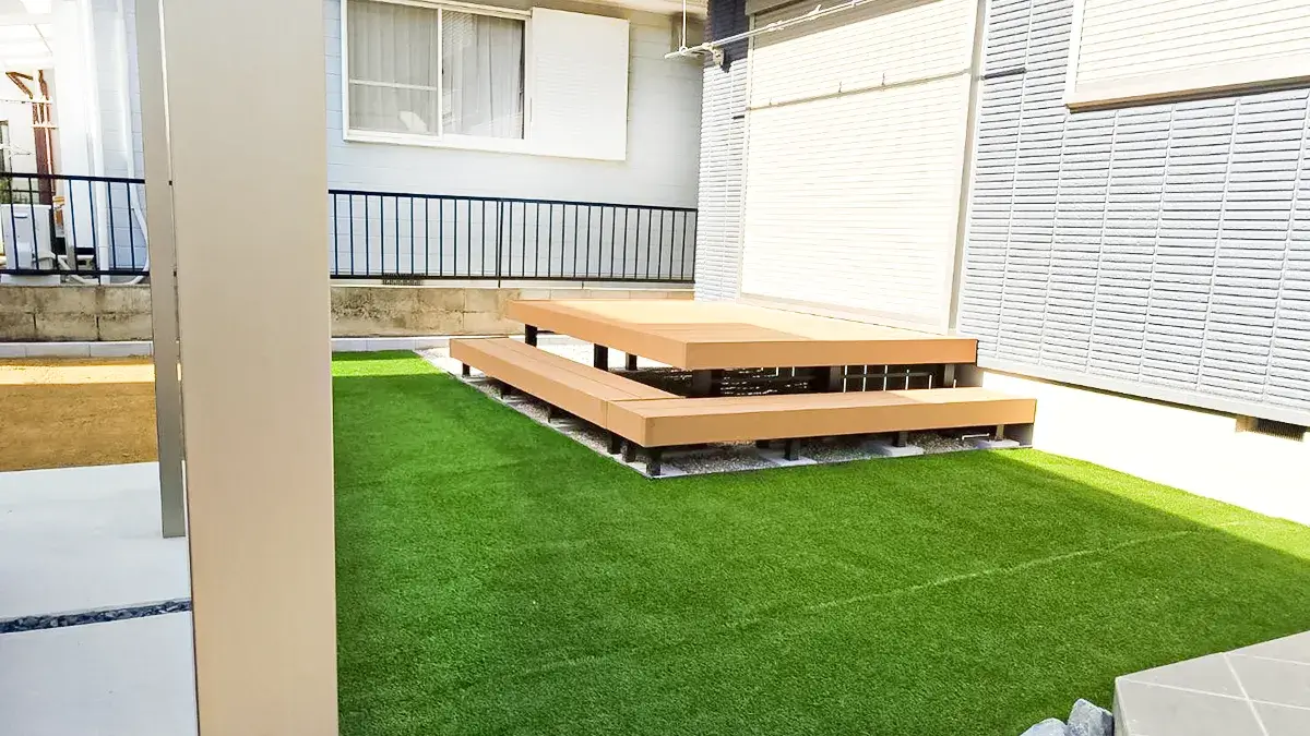 人工芝の虫除け方法人工芝は虫が寄りやすいって本当？人工芝ドットコム