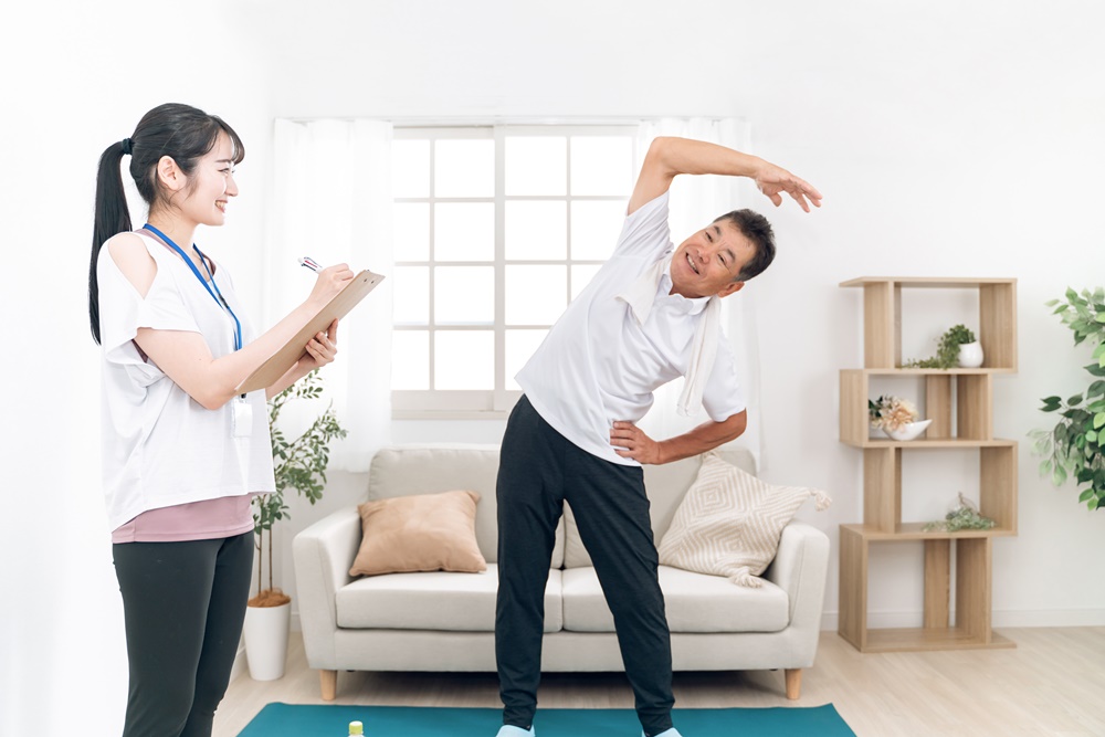 座ってできる体操レク 26選 デイサービス・高齢者におすすめ介護の１２３