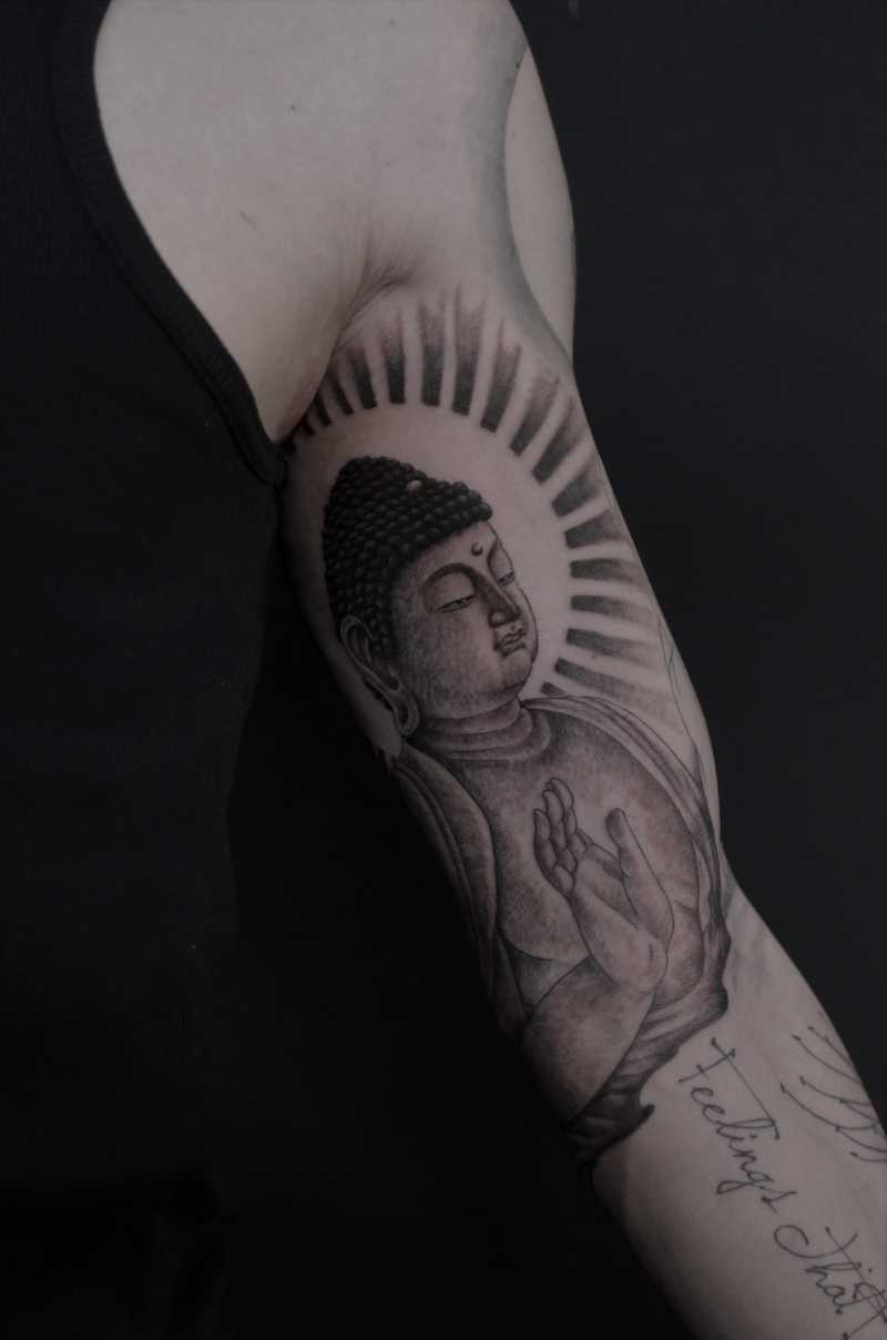 Sanskrit Characters in the Ouroboros Tribal名古屋大須のタトゥースタジオBOOBIES TATTOONAGOYA