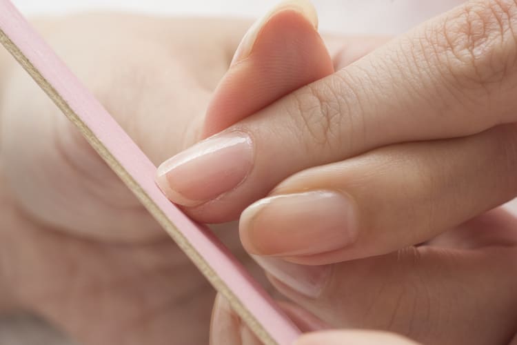 爪の形の種類と自分に合う形 - 岐阜市の40代からの大人ネイルと深爪・自爪育成サロン ウーア