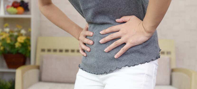 妊娠初期に腹痛が起こる原因│病院に相談したほうがいいサインを解説