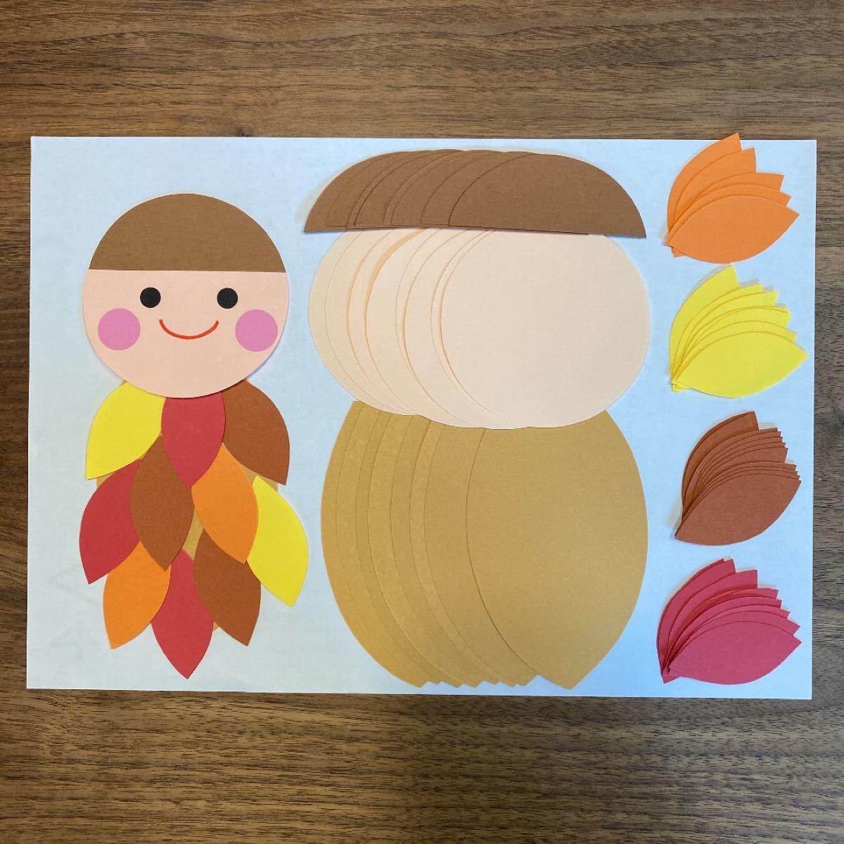 本館3階 もみじ壁画制作🍁🍂 看護学生さんと一緒に壁画を 作成しました😊❗️ 素敵な作品になりフロアは秋に包まれています😍かつらぎ 老健 入所秋 壁画もみじ看護学生作品 レクリエーション介護 instagram