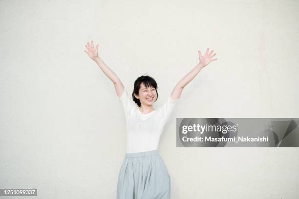 チャイルドポーズのやり方とは？期待できる効果やできない人向けのバリエーションも紹介HAPPINESS! magazine ハピネスマガジン