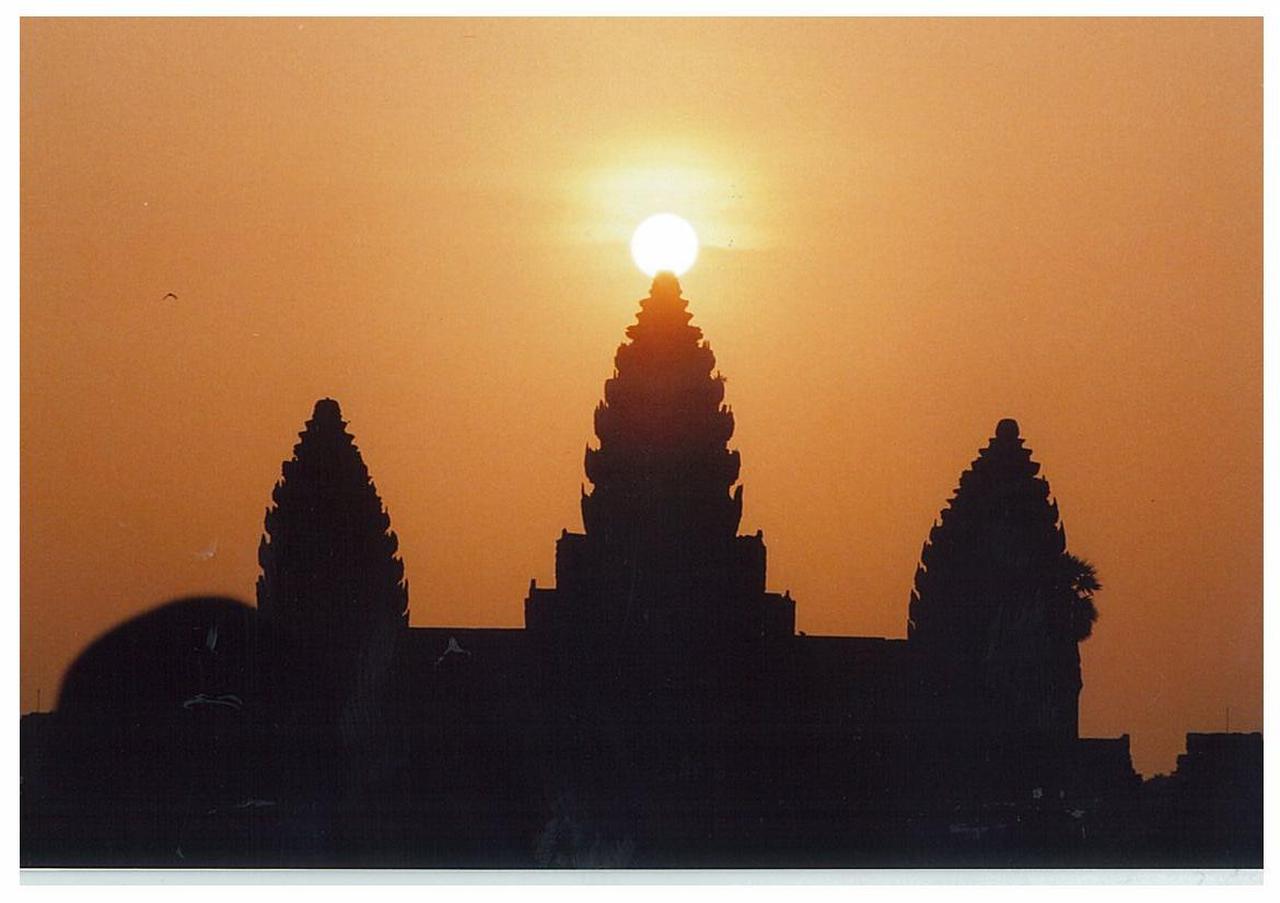 カウアイ島：ヒューズ500 4人乗りドアレスヘリコプター飛行GetYourGuide