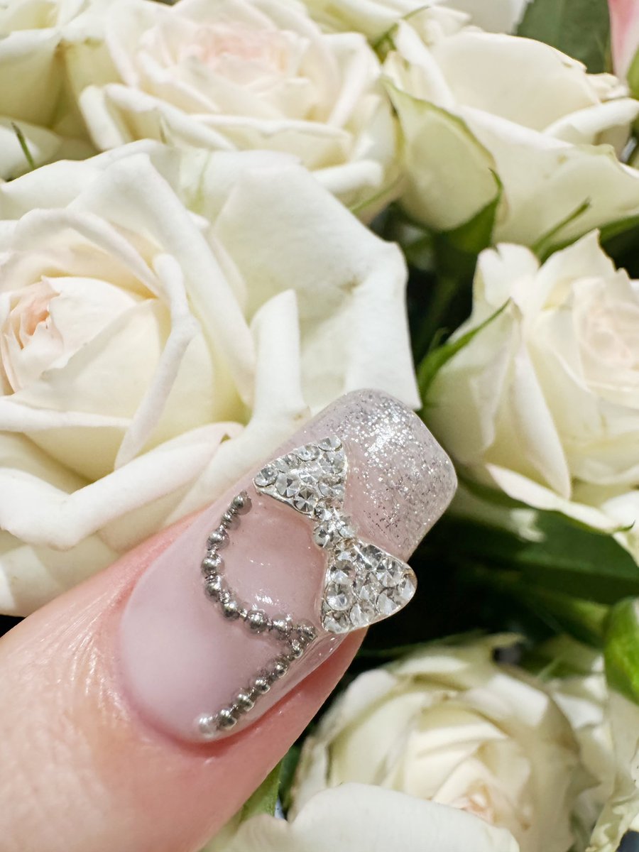 医療施設とは思えない藤東クリニックの「Porte Bonheur」で体験する五感を刺激する花のダイニングデコレーション