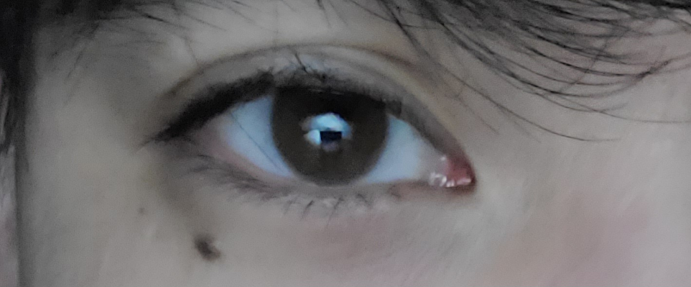 アーモンドアイの目元の特徴は？メイクで目元の形を変える方法を