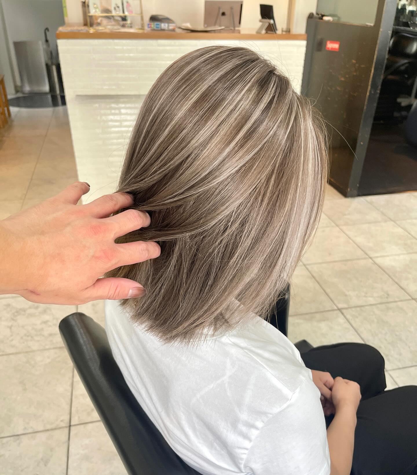 ３０代〜４０代 白髪染めしてないのに『目立たないカラー！』おすすめの髪色は何色