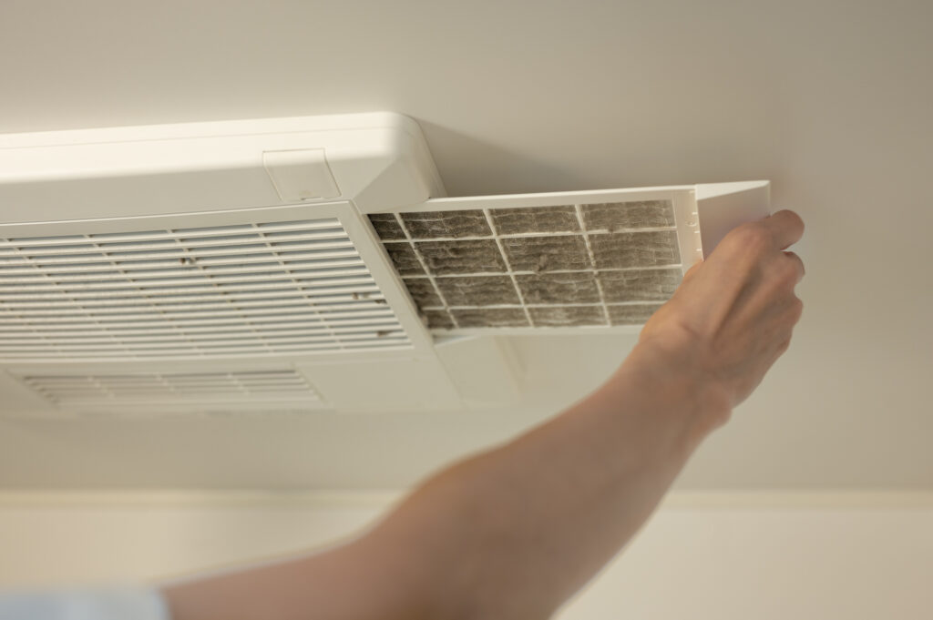 ゴキブリは風呂場にどこから来る？侵入経路と撃退・予防策を完全解説 -ゴキブリ学園 ときめけ害虫研究部害虫ときめき女子の秘密ノート