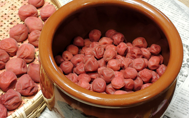 梅干しの17の効果効能ダイエット・疲労回復・二日酔いに - かわしま屋