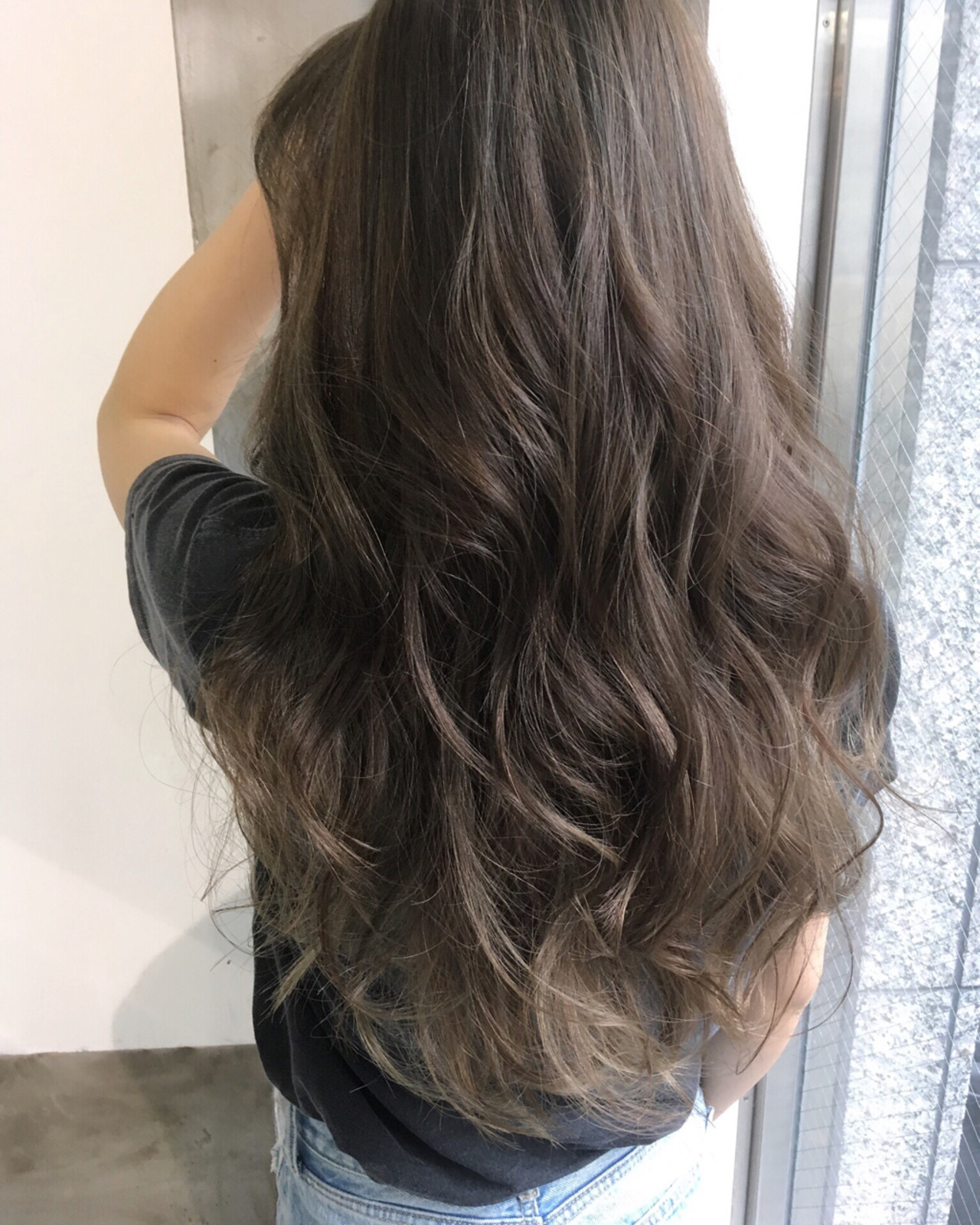 黒髪・暗髪×ハイライトカラー・インナーカラー 19選 ベースが暗いからこそ映えるあか抜けヘア美的.com