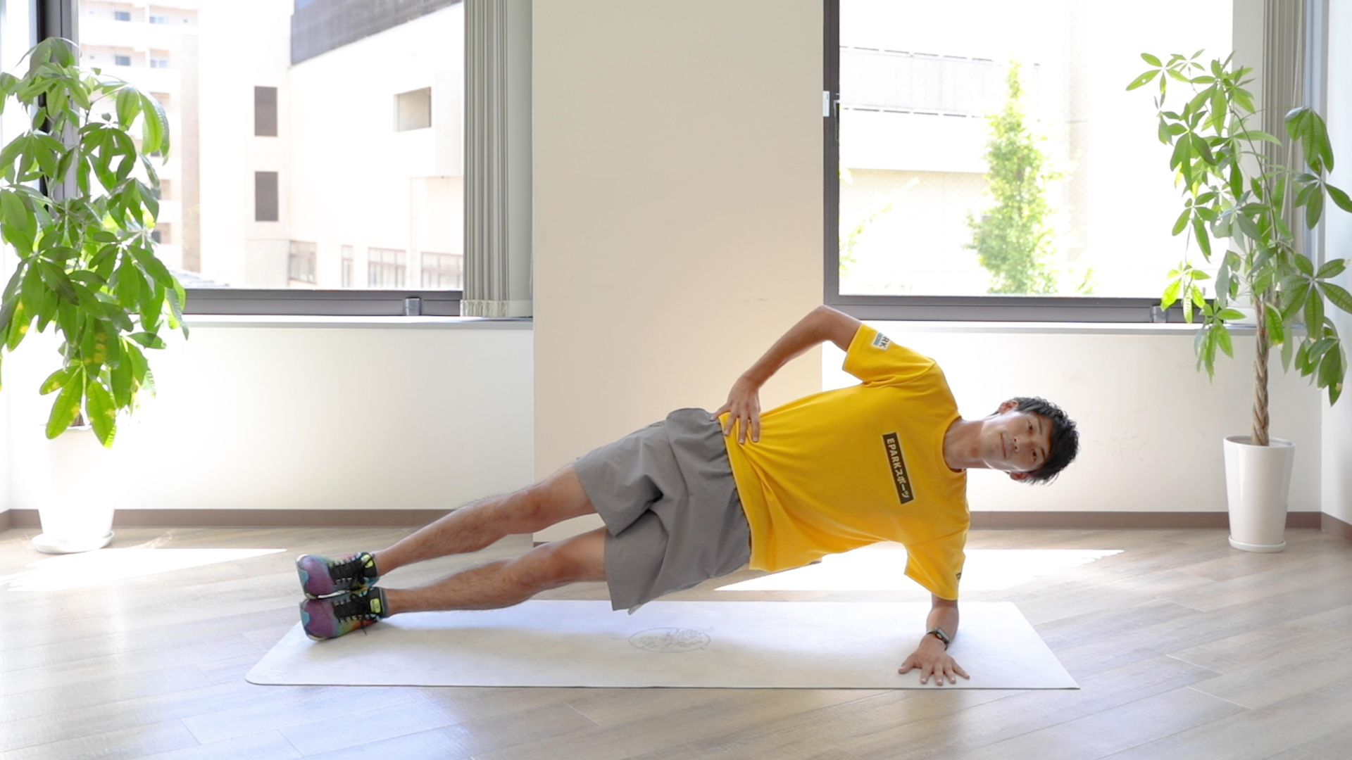 世界最高のトレーナーが教える！ わき腹の贅肉を取り美しいくびれをつくる「サイドプランク」トレーニングとは？世界最高のフィジカル・マネジメントダイヤモンド・オンライン