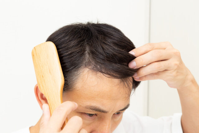 薄毛カバー M字ハゲに似合う つむじ細げカバー カットヘアカタログ高級理容室 床屋 ヒロ銀座ヘアーサロン