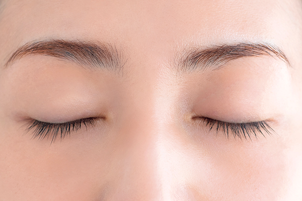 眉毛を薄くする方法を眉毛サロンが解説！メイクやカット、道具なども紹介美眉総研