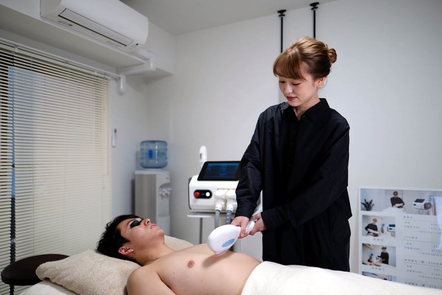 仲良く女性スタッフ3人で営業中！！メンズ脱毛・ヒゲ脱毛サロン「REGULUS ZERO」