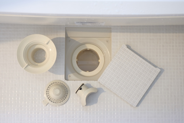 お風呂の排水溝掃除におすすめな洗剤は？汚れの原因や綺麗に保つコツについても解説水まわりのレスキューガイド
