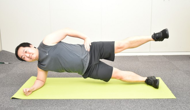 簡単くびれ作り！サイドプランクのやり方・効果・バリエーションB &