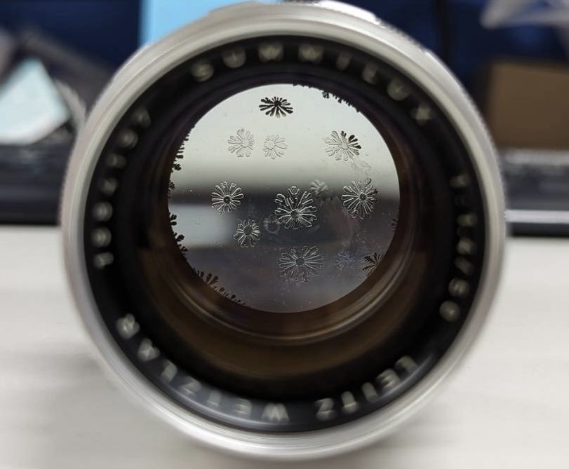 花模様で彩られたカメラレンズが話題！花を咲かせた自然現象「バルサム切れ」とは？ - Togetter