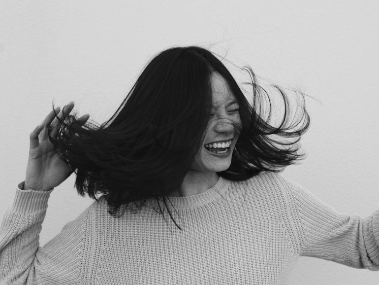 愛想がいい？よく笑う女性の心理と脈ありサインとは恋ヲタク