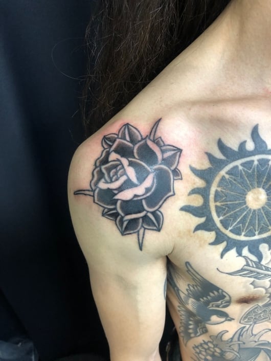 月 薔薇 タトゥー ブラック＆グレーBLACK&GREY ブラック＆グレーNEW LISTギャラリー一覧インスクライブのタトゥー の実績を紹介しています。指定のデザインのカテゴリーが一覧で表示されます