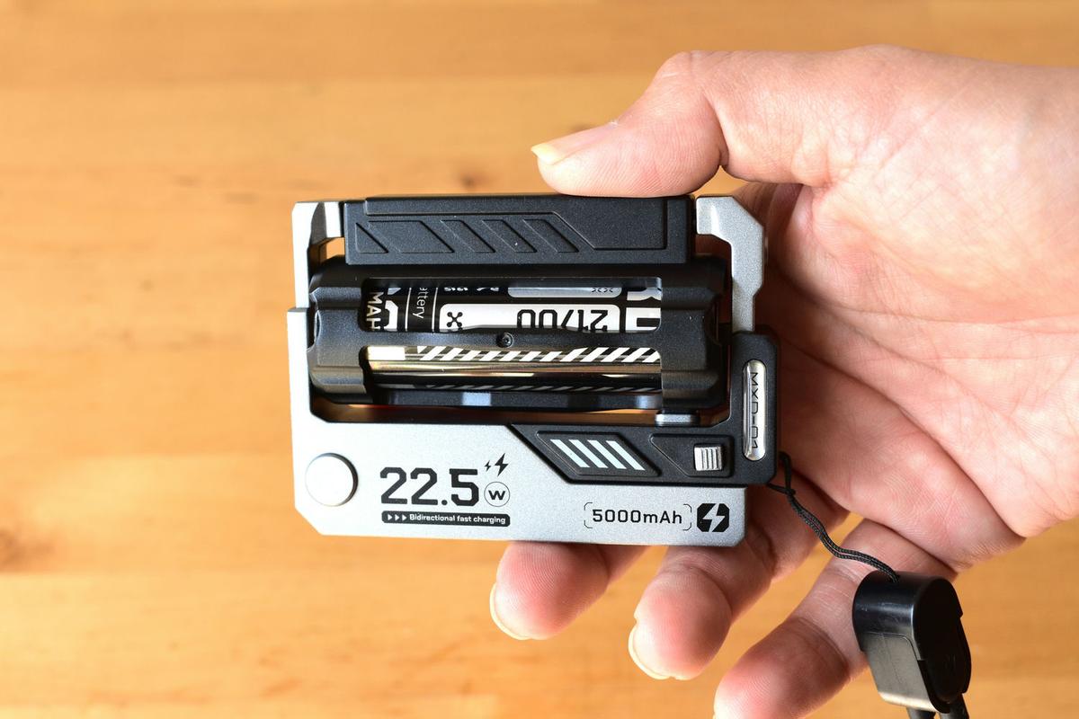 充電の接触が悪いiPhone！差込口のクリーニングで改善！iLive