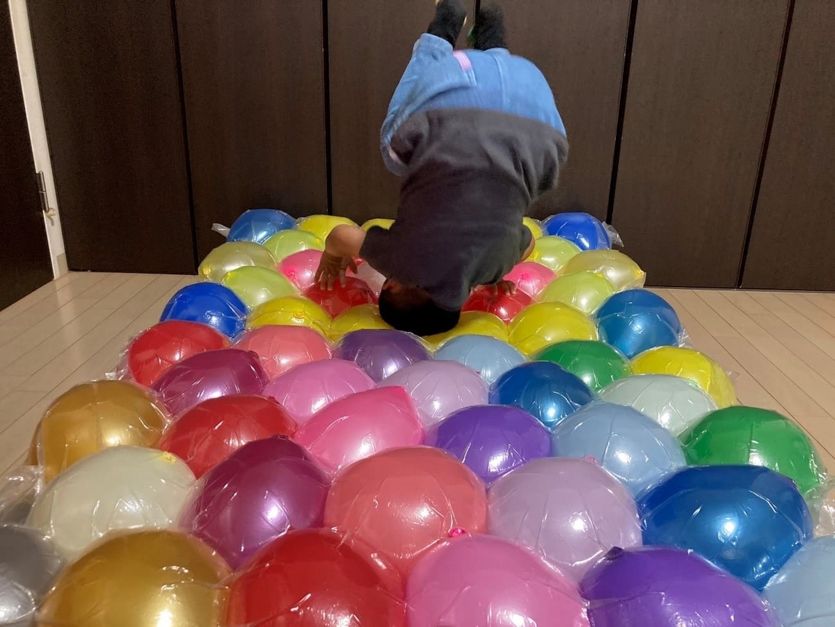 ダイソーの風船とふとん圧縮袋でつくる、400円のエアマット。想像以上にしっかりしてたよROOMIE ルーミー