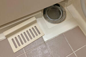 解決！風呂場の四角い排水トラップの掃除方法について - かんたん！自分で直す水まわり