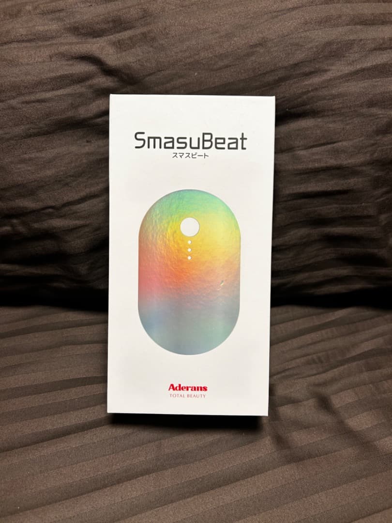 アデランス 電気ブラシ「スマスビート」 50年以上、育毛やヘアケアをサポートしてきたあのアデランスが開発！頭皮とフェイスとボディのケアができるブラシ型の美容機器。 アデランスのサロンでの施術、スカルプケアプログラムでも採用されているEMS、赤色LEDを搭載して