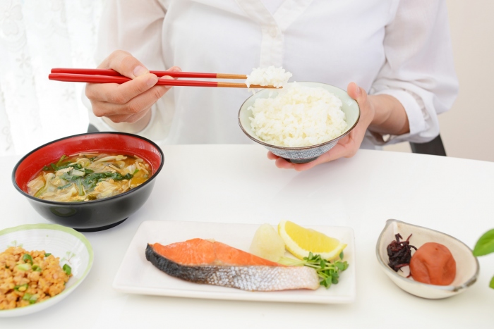 ダイエット中の夜ごはんおすすめ10選！痩せる栄養バランス・食べ方・レシピ - Wellulu