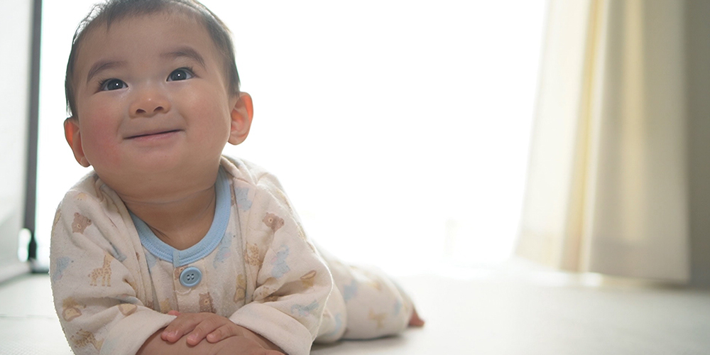 医師解説 赤ちゃんのずりばいはいつから？始まる時期の目安や練習方法について