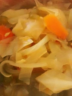 脂肪燃焼スープダイエット 2日目スープの味に飽きました。笑 スープを飲むのが辛いと思うくらい飽きたんですけど、キムチを入れることで復活😂炒め物味付けたのがおいしすぎました😍 こんなに食べていいの？ってくらい野菜食べました笑 気持ちは満足❤️ 結構食べた