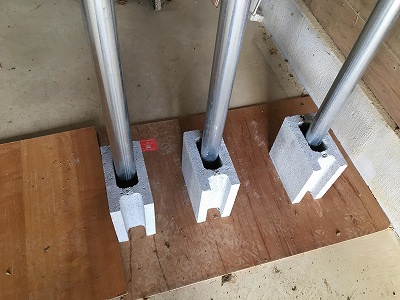 キウイ９ 台風２１号で吹き飛ばされたベランダの資材でキウイ棚を復活しました: 畑の作物なんでも実験続き１