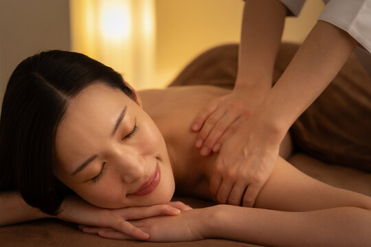 1,345,600点を超えるエステのストックフォト、写真、そしてロイヤリティフリーの画像 - iStockマッサージ, 美容, サロン