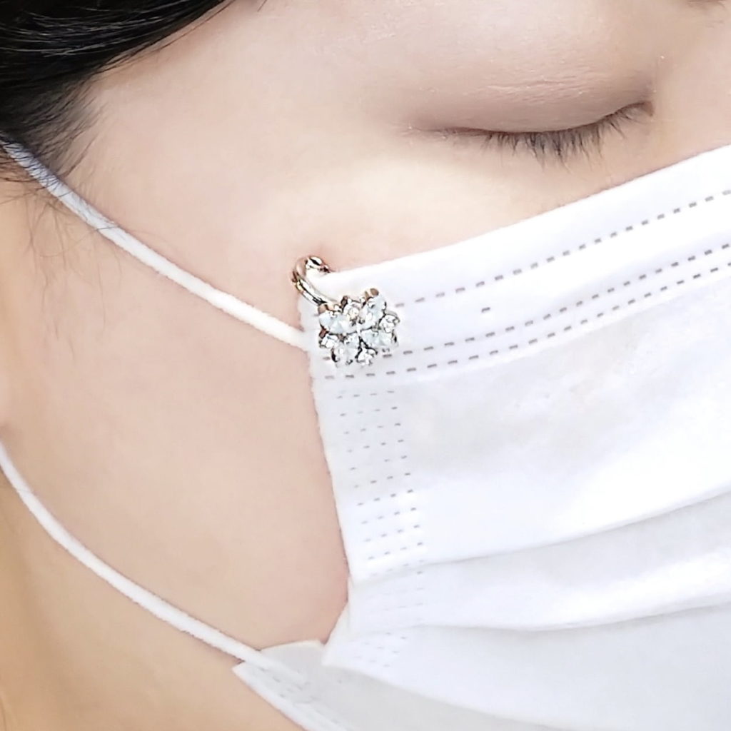 マスクチャームはダサい？つけてる人は不衛生？どこにつけるか8選