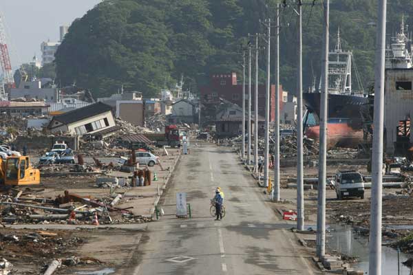 寄稿・写真 気仙沼大島を襲った大津波＝伊東勝正穂高健一ワールド～書斎の小説家が街に飛び出した、気鋭のジャーナリストとして