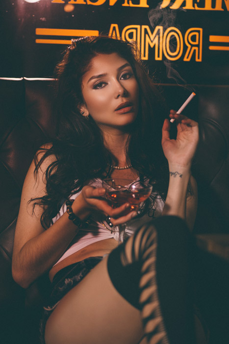 タバコを吸う女 田中 威 - Illustrations ART street