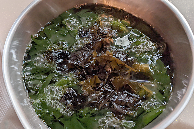 生わかめは冷凍保存で鮮度キープ！解凍方法も - macaroni