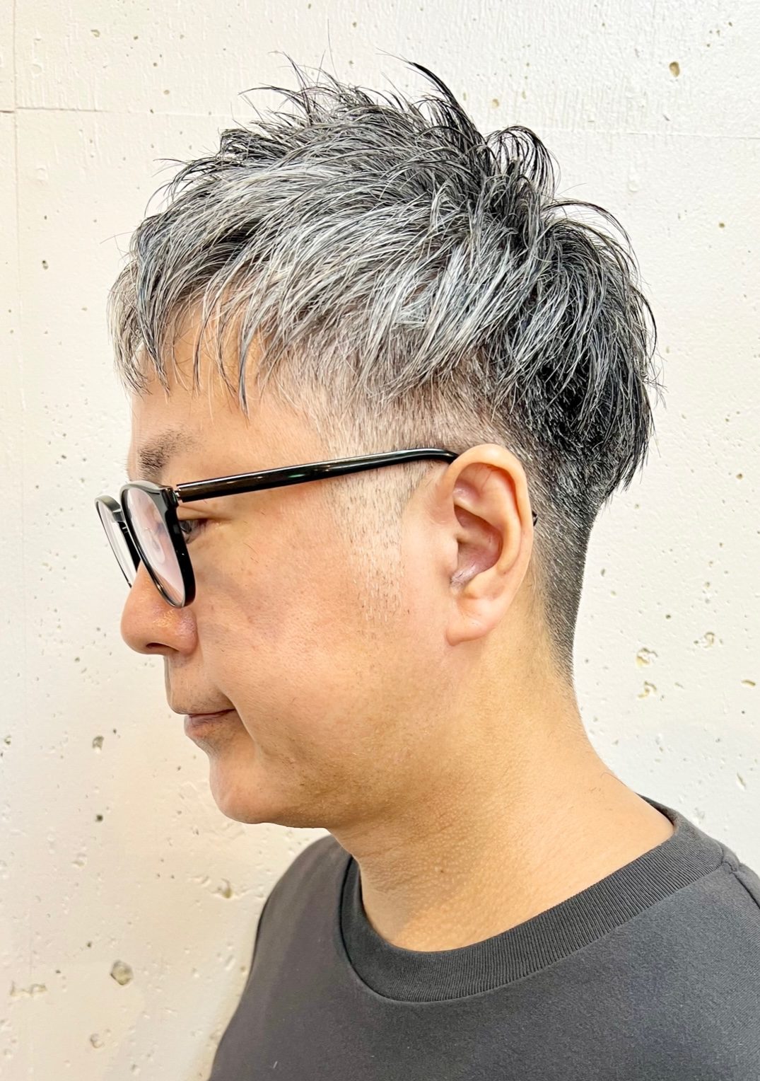 2025年秋 メンズの30代に似合う白髪ぼかしハイライトの髪型 ヘアカタログ・ヘアスタイル を探す - OZmallビューティ