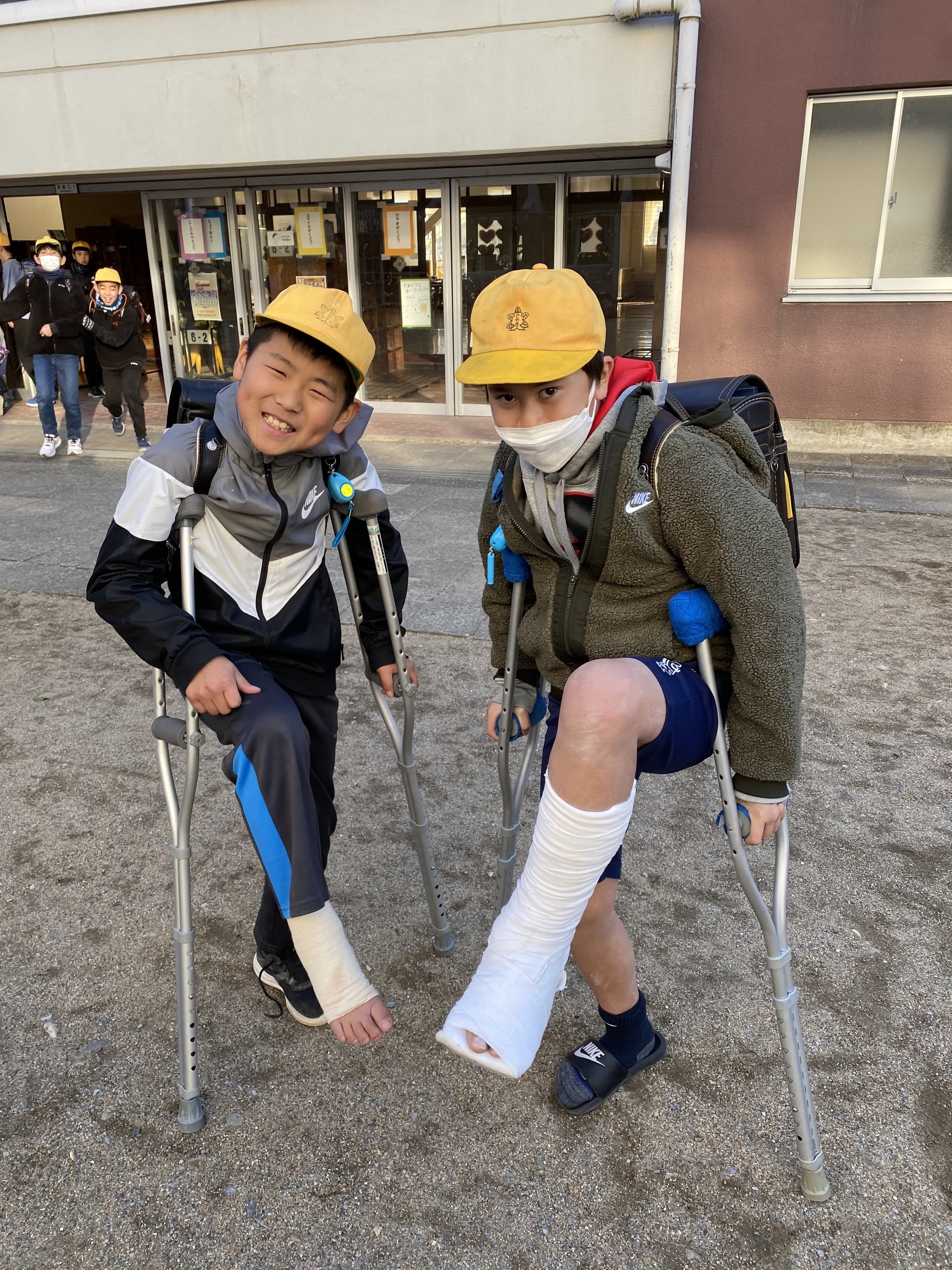 折りたたみ式杖 カート 骨折 ギブス 介護用品 骨折 松葉杖